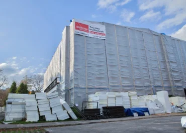 Hermeticky uzavřená budova Úřadu vlády SR při likvidaci azbestu v kontrolovaném pásmu, AZBESTOP by DILMUN SYSTEM